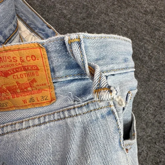 Levi's 550 Jeans Mens 36x32 Light Wash Blue Relaxed Fit Tapered Leg (Fits 34x31) - Picture 9 of 14